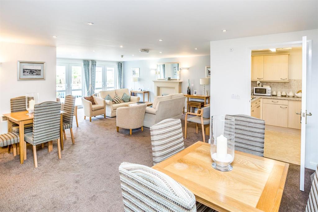 Sykes Court- Residents Lounge.jpg