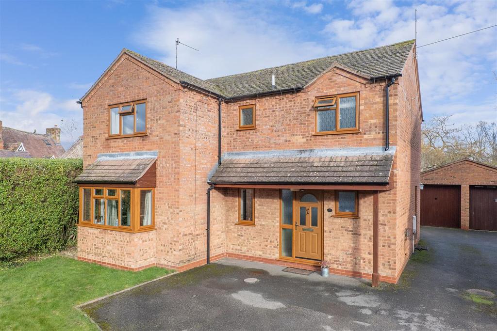 Road, Sedgeberrow, Evesham 4 bed detached house £425,000