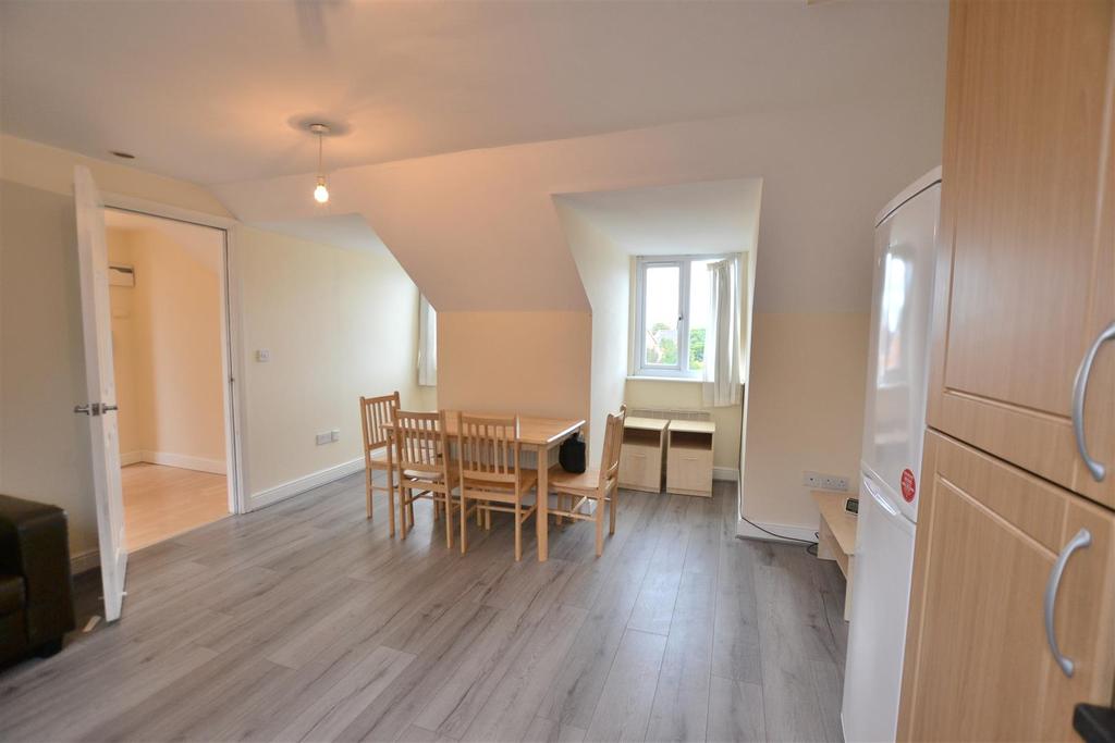 315 Smithdown Road, Liverpool 3 bed apartment £575 pcm (£133 pw)