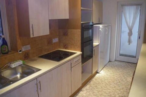 5 bedroom detached house to rent, Portland Road, Winton
