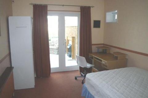5 bedroom detached house to rent, Portland Road, Winton