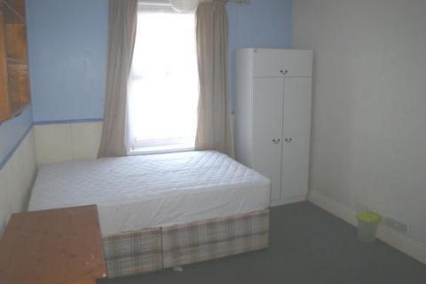 5 bedroom detached house to rent, Portland Road, Winton
