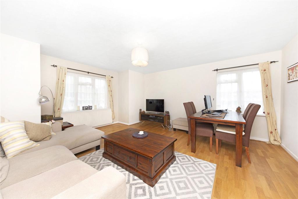 Colne Drive, WaltononThames, KT12 2 bed apartment £1,300 pcm (£300 pw)
