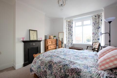 68 Barton Road, Exeter, EX2 9BY