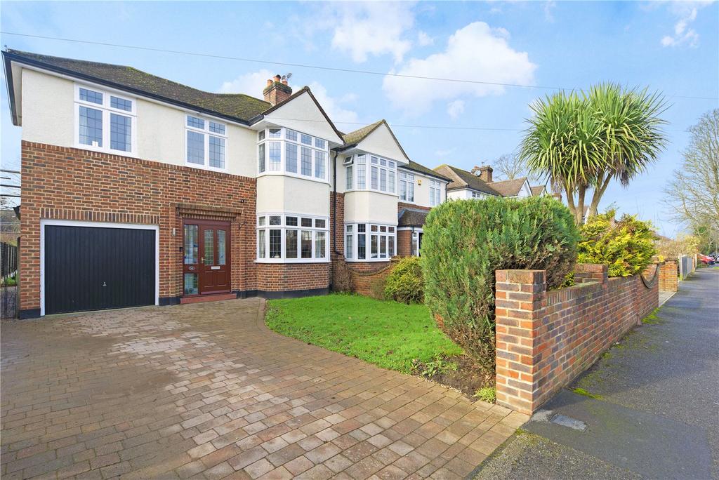Rydens Avenue, WaltonOnThames, Surrey, KT12 3 bed semidetached house