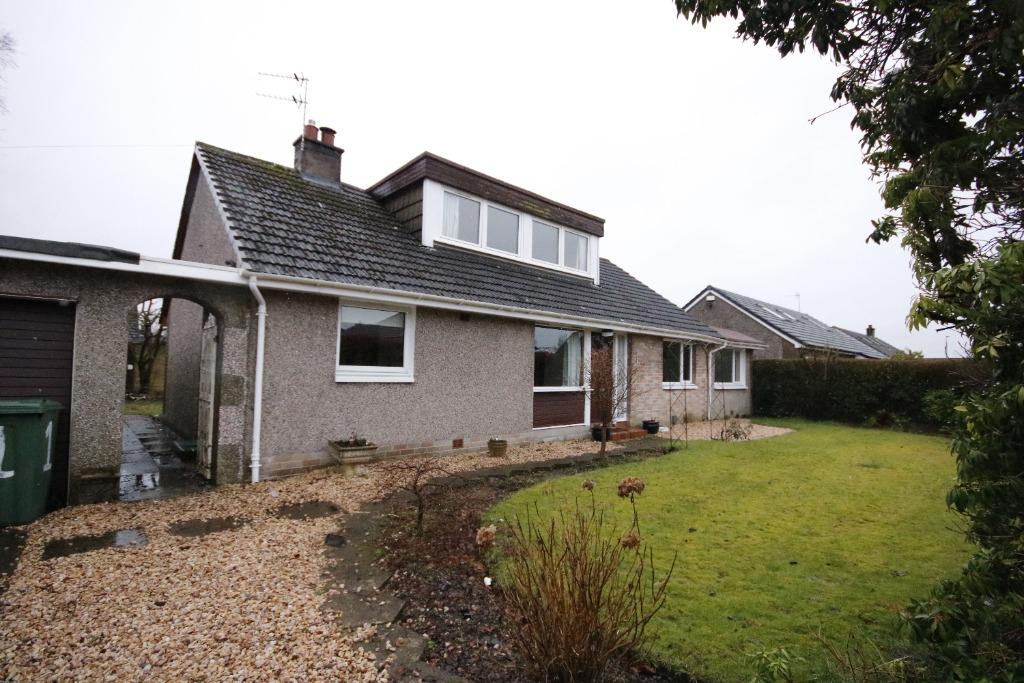 Roman Road, Kirkintilloch, Glasgow, G66 3 bed detached house £995 pcm
