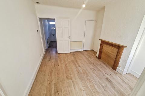 2 bedroom end of terrace house to rent, Cowper Street, Town Centre, Luton, LU1
