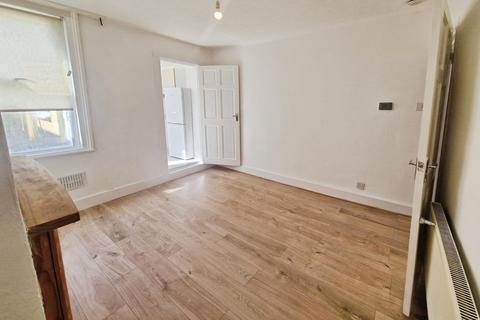 2 bedroom end of terrace house to rent, Cowper Street, Town Centre, Luton, LU1