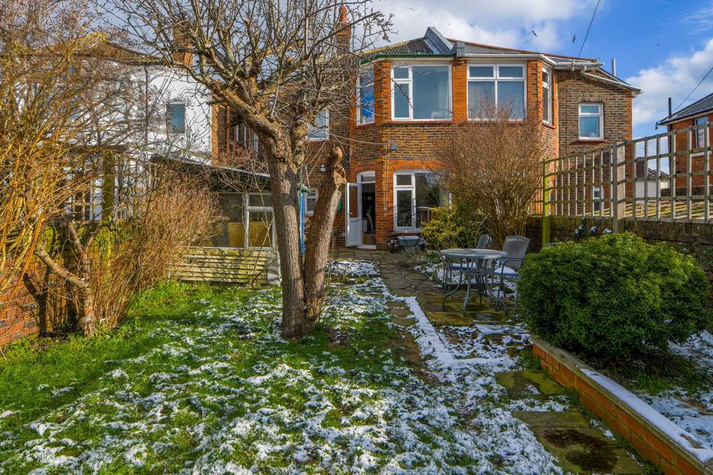 Cavendish Avenue, Eastbourne 3 bed semidetached house £320,000
