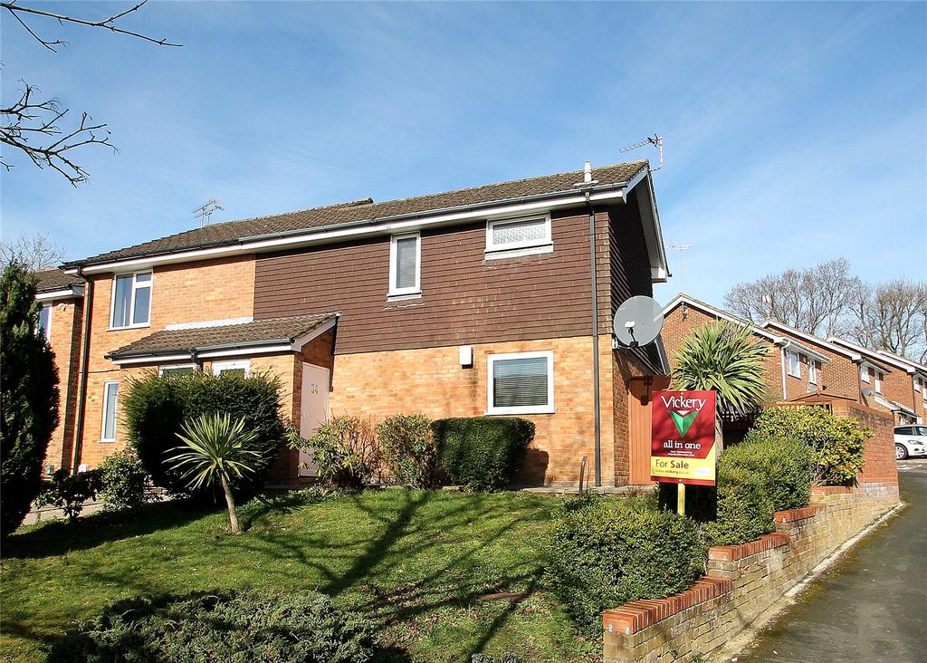 Buckingham Way, Frimley, Camberley, Surrey, GU16 2 bed semidetached house £325,000