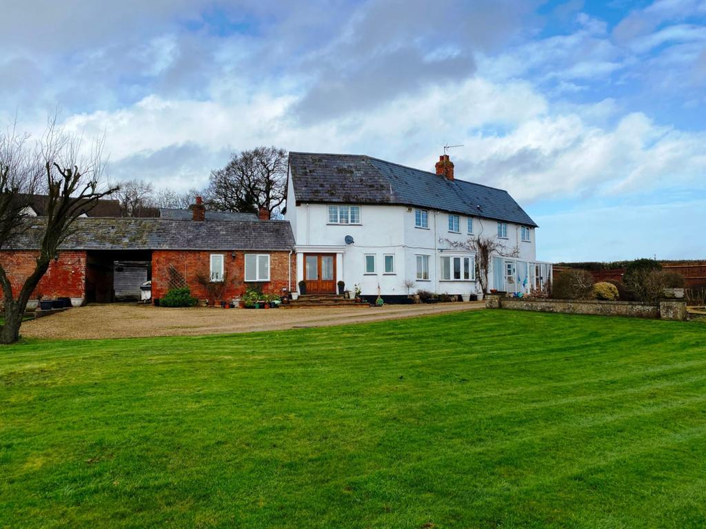 Teeton Road, Guilsborough... 5 bed detached house £900,000