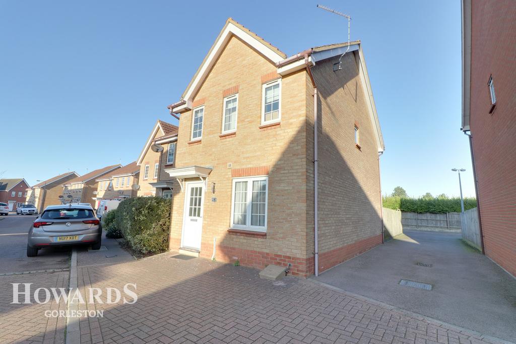 Salk Road, Gorleston 3 bed semidetached house £195,000