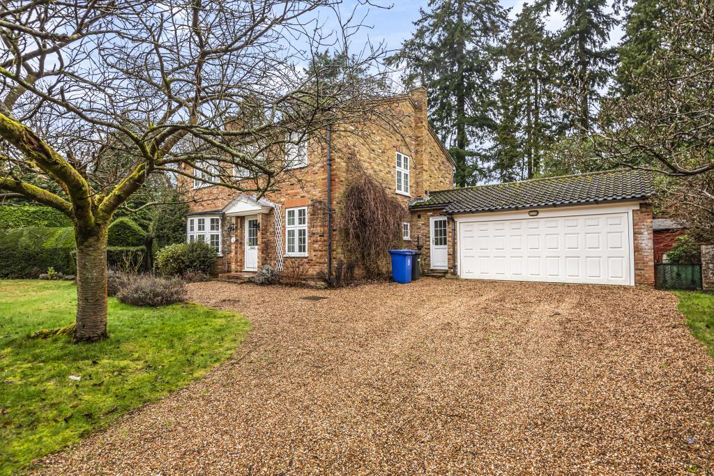 Greenways Drive, Ascot, SL5 4 bed detached house £3,500 pcm (£808 pw)