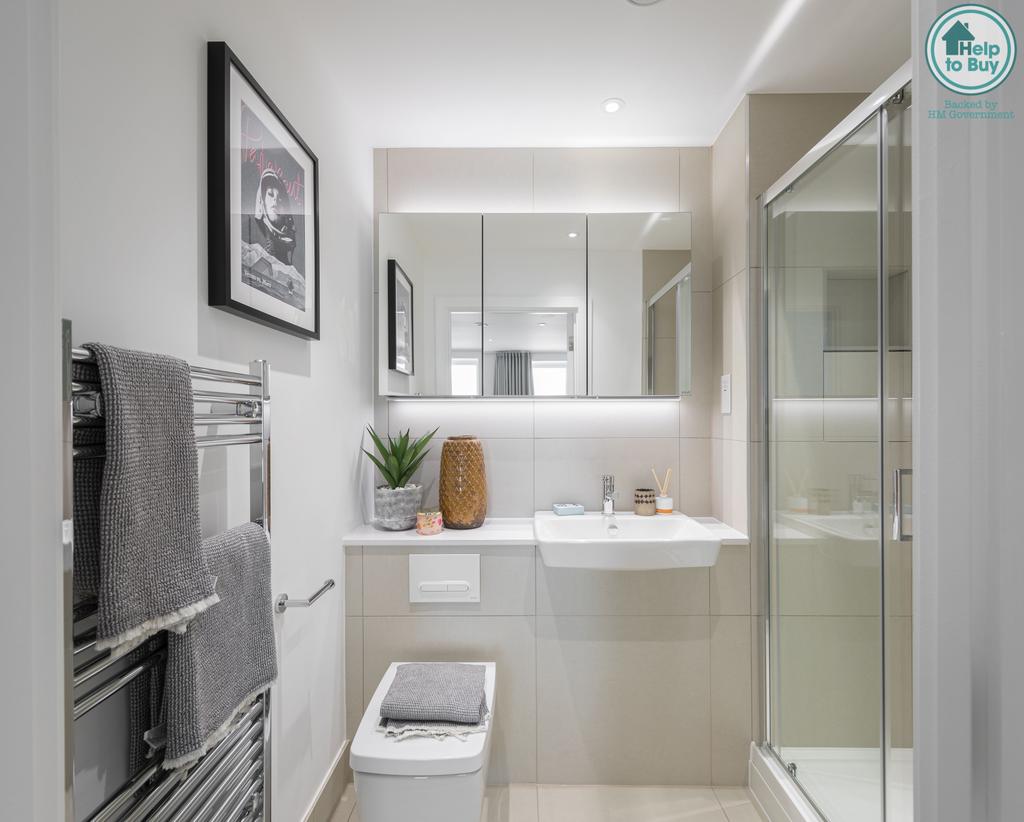 Wyndham Studios Shower.jpg