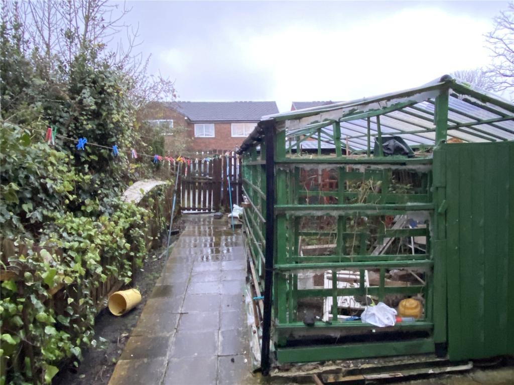 Cullingworth Street, Dewsbury, WF13 3 bed townhouse £120,000