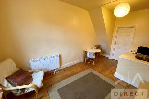 1 bedroom house to rent, Ashley Road, Epsom KT18