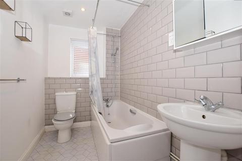 12 Green Close, Whitfield, Dover, CT16 2FD