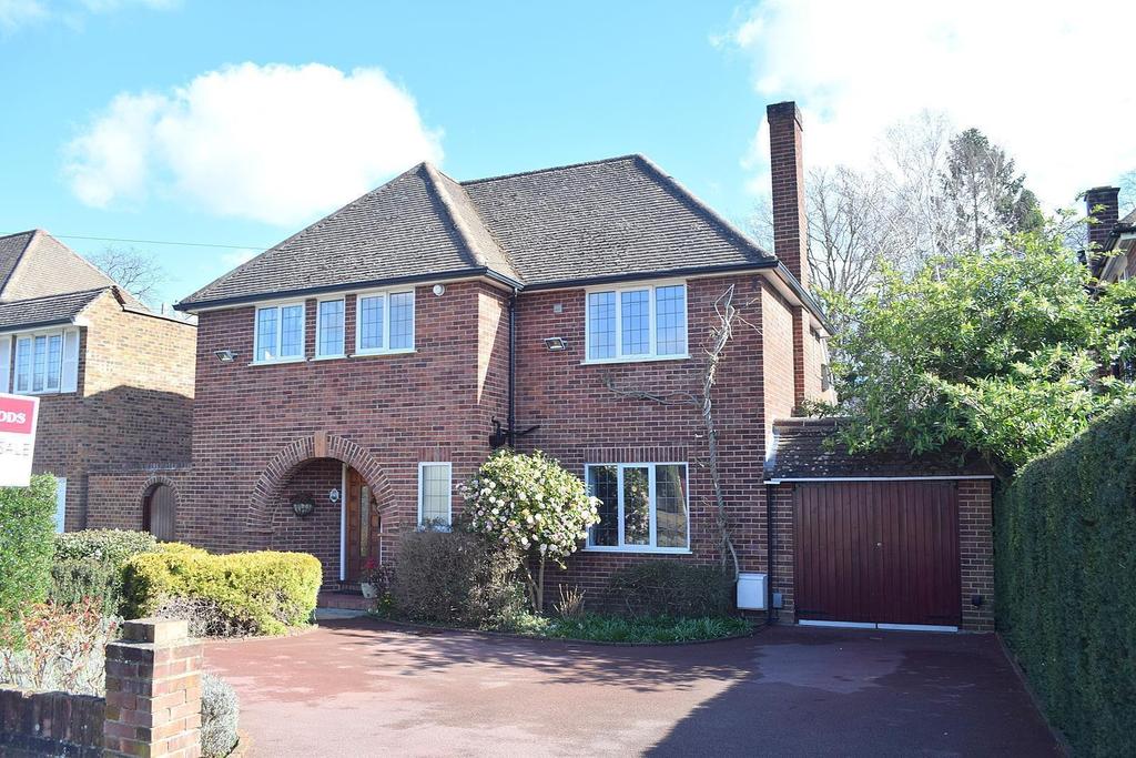Charlton Avenue, WaltonOnThames, KT12 4 bed detached house £1,195,000