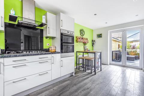 41 Empire Drive, Carterton, OX18 1BZ