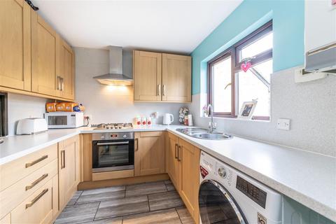 60 Foxwood Close, Feltham, TW13 7DL