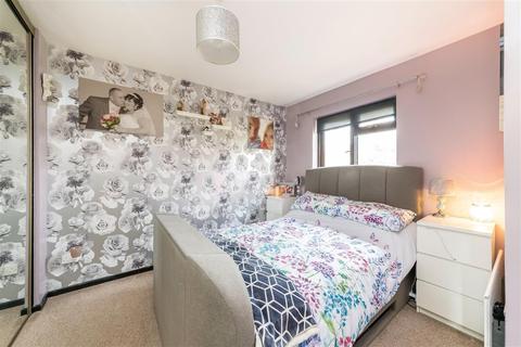 60 Foxwood Close, Feltham, TW13 7DL