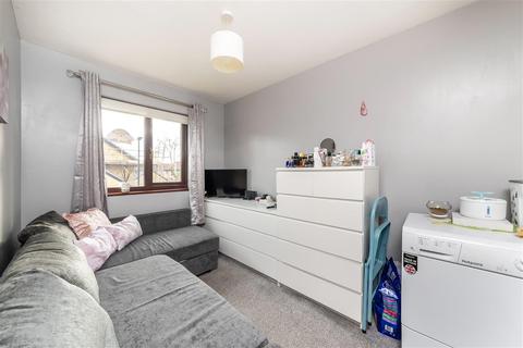 60 Foxwood Close, Feltham, TW13 7DL