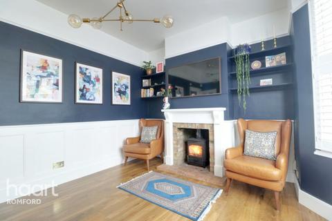 49 Cotleigh Road, Romford, RM7 9AS