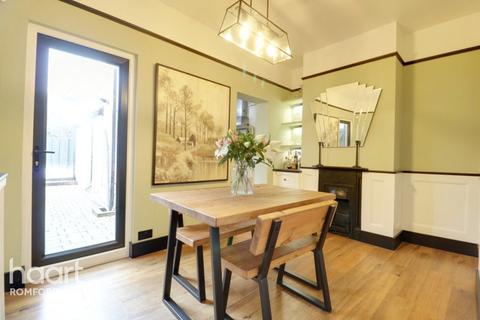 49 Cotleigh Road, Romford, RM7 9AS