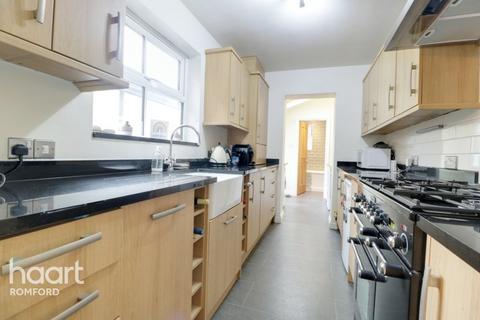 49 Cotleigh Road, Romford, RM7 9AS