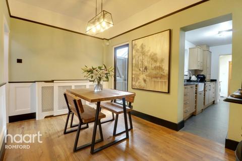 49 Cotleigh Road, Romford, RM7 9AS