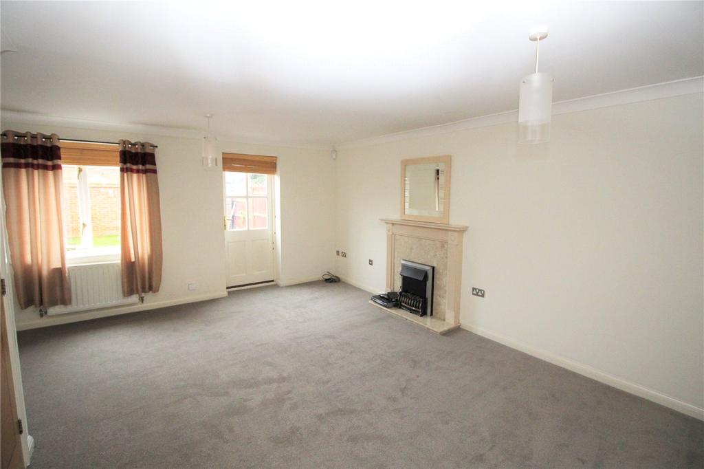 Boundary Walk, Knowle, Fareham, PO17 3 bed terraced house £975 pcm (£