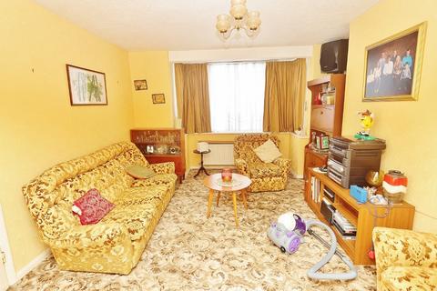 40 Ashvale Gardens, Romford, RM5 3QA