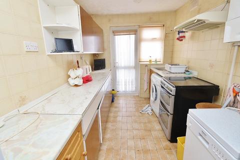 40 Ashvale Gardens, Romford, RM5 3QA