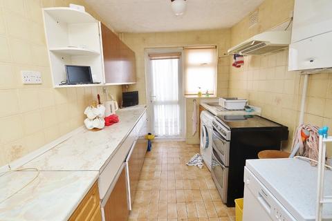 40 Ashvale Gardens, Romford, RM5 3QA