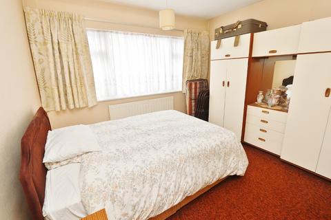 40 Ashvale Gardens, Romford, RM5 3QA
