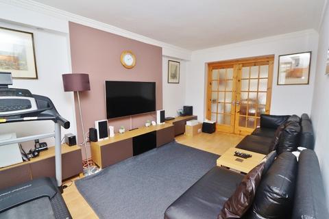 10 Elm Close, Romford, RM7 8HP