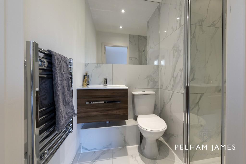 Guest bedroom en suite