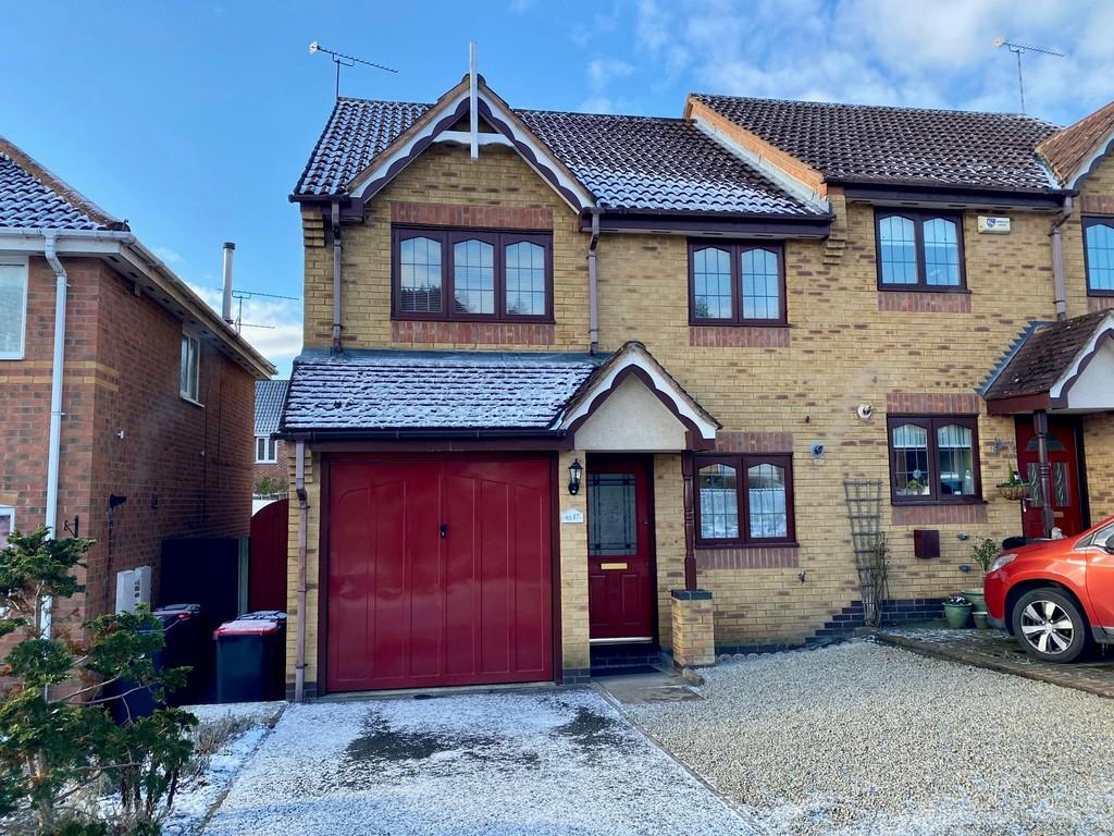 Hillside, Hartshill, Nuneaton 3 bed semidetached house £195,000