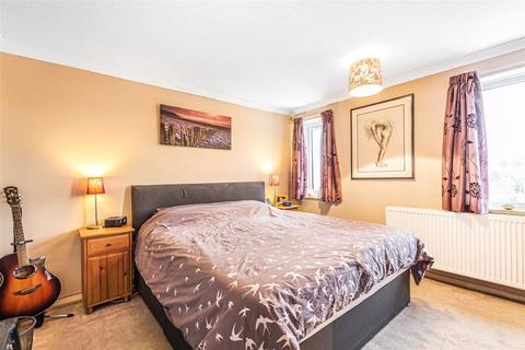 31 Wontford Road, Purley, CR8 4BE
