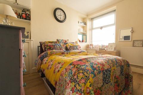 4 bedroom terraced house to rent - Queen Street, Pontypridd