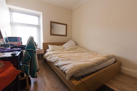 4 bedroom terraced house to rent - Queen Street, Pontypridd