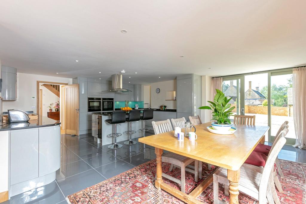 Kitchen/Dining