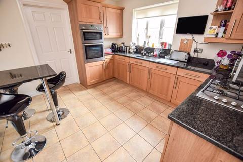 8 Dart Walk, Exeter, EX2 7QF