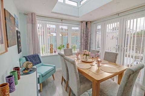 30 Corran Garth, Hull, HU4 7HE