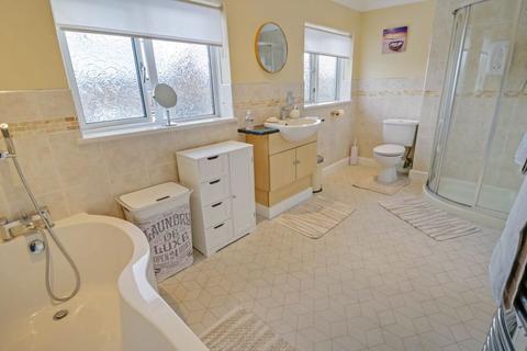 30 Corran Garth, Hull, HU4 7HE