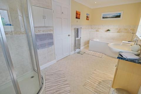 30 Corran Garth, Hull, HU4 7HE