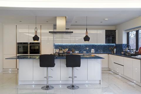 4 bedroom detached house for sale, Chessington