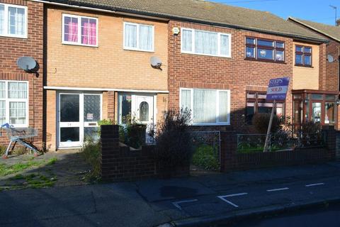 4 bedroom terraced house to rent - Brights Avenue, Rainham, Essex, RM13 9NW