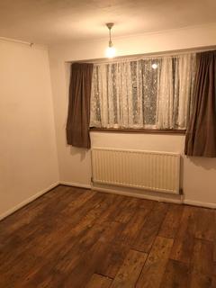 4 bedroom terraced house to rent, Brights Avenue, Rainham, Essex, RM13 9NW