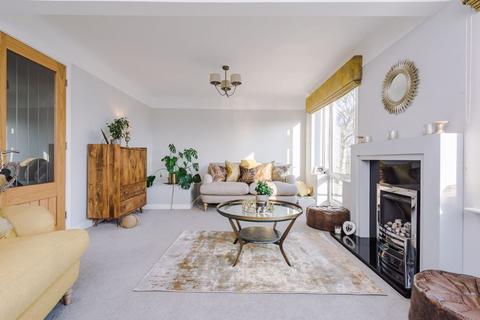 9 Blaydon Walk, Prenton, CH43 6TT